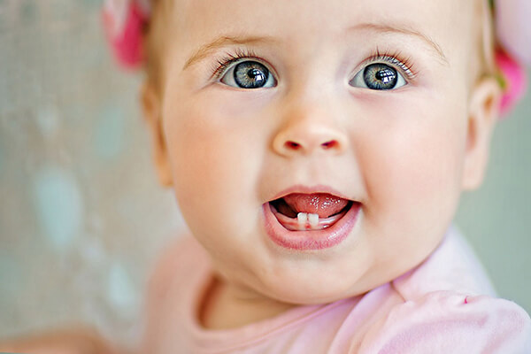 Когда режутся первые зубы у ребенка, фото Евродент