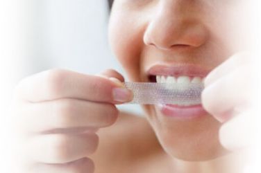 Отбеливание зубов в домашних условиях может быть опасным для здоровья
