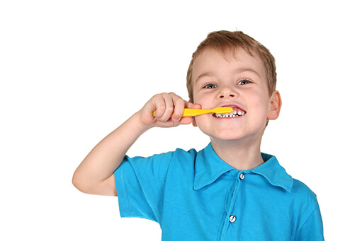 Как чистить зубы ребенку: советы специалистов, верхнее фото